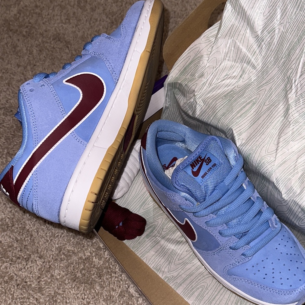 SB Low Dunks Philadelphia Phillies